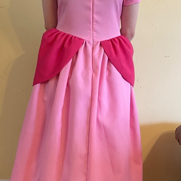 MARIO BROS PEACH PRINCESS DRESS - Picture 14 of 16